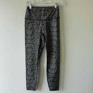 Varley 3/4 Length Leggings Small nwot